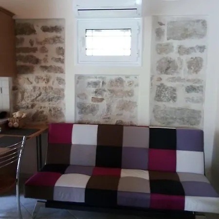 Pantheon Holiday House * Ithaka